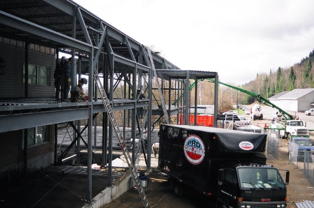 Soudage de la structure et mise &agrave; niveau.