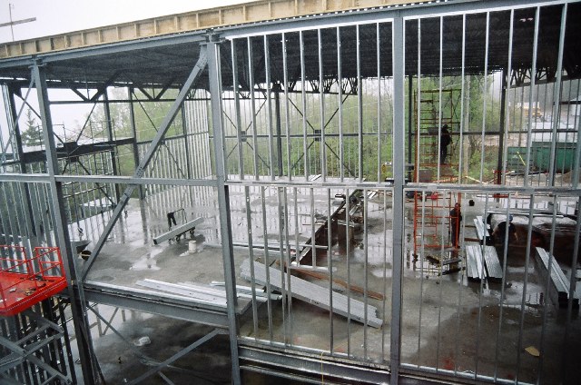 Structures d'aciers et d&eacute;but d'isolation des murs.