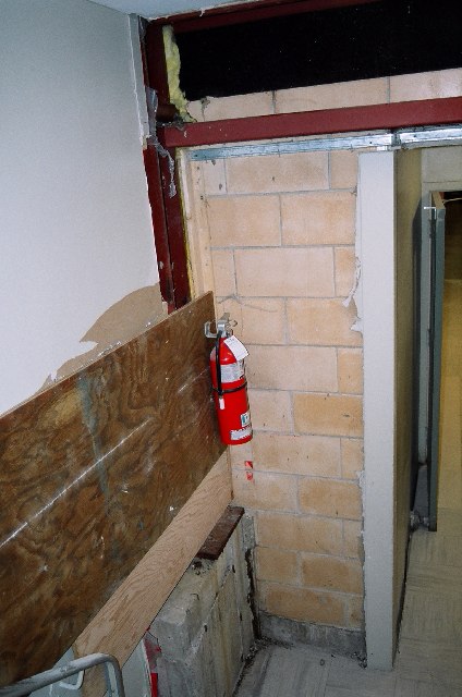 Structures d'aciers et d&eacute;but d'isolation des murs.