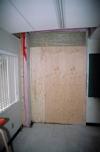 Structures d'aciers et d&eacute;but d'isolation des murs.