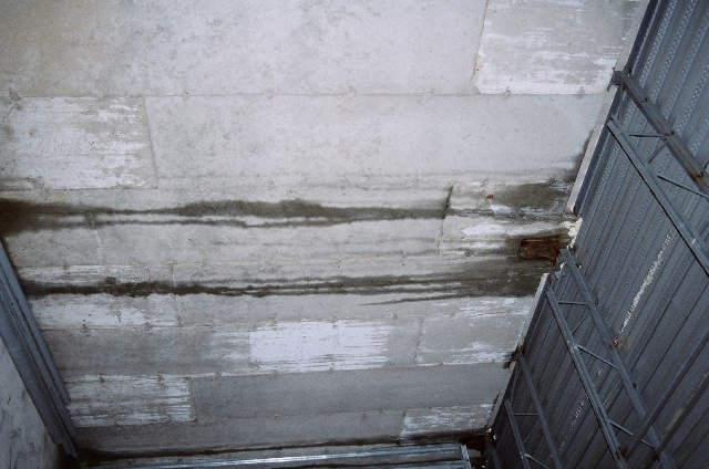 Murs int&eacute;rieurs et divisions des classes.