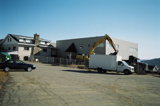 D&eacute;but de l'excavation en avant du Pavillon Denis-Delamarre