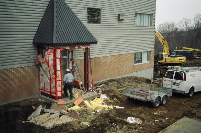 Excavation et demolition de l'entr&eacute;e du Pavillon Denis-Delamarre