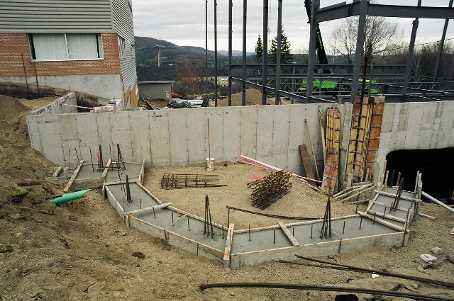 Fondation de la 2e tour.